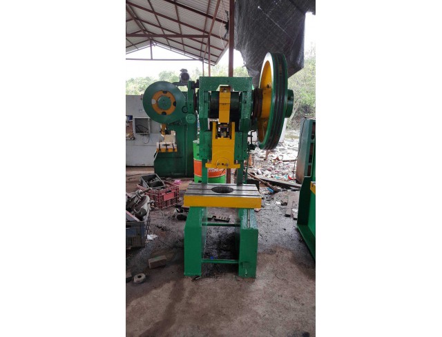 ขายเครื่องปั๊มเหล็กเหนียว 35ตัน ของสนั่น ขายเครื่องปั๊มเหล็กเหนียว 35ตัน ของสนั่น