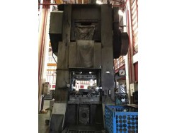 Forging press 300 T Maker : okamoto