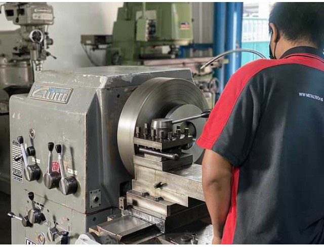 รับบริการงานโลหะทั่วไป งานกลึง กัด ไส ปาด คว้าน มิลลิ่ง เจียระไน เจาะรู ต๊าปเกลียว งานแมชชีนเหล็กขนาดใหญ่ รับบริการงานโลหะทั่วไป งานกลึง กัด ไส ปาด คว้าน มิลลิ่ง เจียระไน เจาะรู ต๊าปเกลียว งานแมชชีนเหล็กขนาดใหญ่