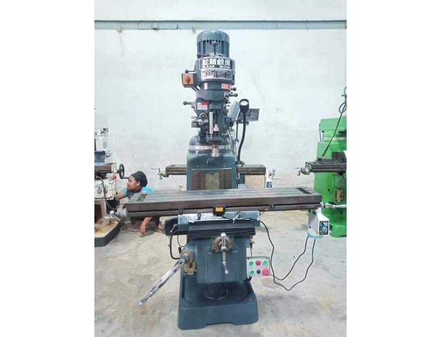 เครื่องมิลลิ่ง M4 SAMSON ออโต้ขึ้นลงออโต้ซ้ายขวา เครื่องมิลลิ่ง M4 SAMSON ออโต้ขึ้นลงออโต้ซ้ายขวา