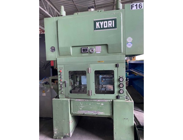 ปั๊ม Hi -speed 60 ton kyori เครื่องพร้อมใช้งาน ปั๊ม Hi -speed 60 ton kyori เครื่องพร้อมใช้งาน