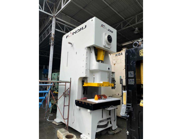 เครื่องปั๊ม 200 ตัน Fonyu / Used press machine 200 Ton single crank Taiwan เครื่องปั๊ม 200 ตัน Fonyu / Used press machine 200 Ton single crank Taiwan