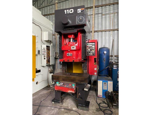 เครื่องปั๊ม 110 ตัน AMADA เครื่องปั๊ม 110 ตัน AMADA