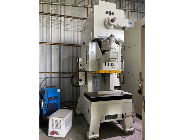 เครื่องปั้ม KOMATSU 110 ton เครื่องปั้ม KOMATSU 110 ton