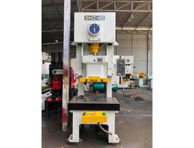 เครื่องปั้ม. 110 ton เครื่องปั้ม. 110 ton