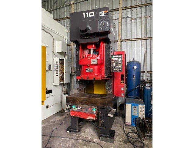 เครื่องปั๊ม 110 ตัน Amada ปี 1993 เครื่องปั๊ม 110 ตัน Amada ปี 1993