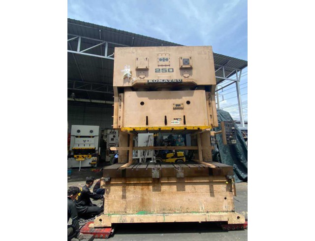 เครื่องปั้ม Komatsu 250 ton #เครื่องนำเข้าจากญี่ปุ่น เครื่องปั้ม Komatsu 250 ton #เครื่องนำเข้าจากญี่ปุ่น