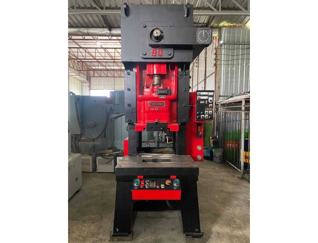 เครื่องปั้ม AMADA 80 ton เครื่องปั้ม AMADA 80 ton