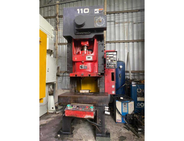 เครื่องปั้ม AMADA 110 ton เครื่องปั้ม AMADA 110 ton