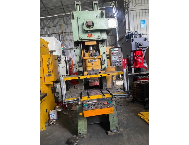 เครื่องปั้ม AMADA 45 ton เครื่องปั้ม AMADA 45 ton