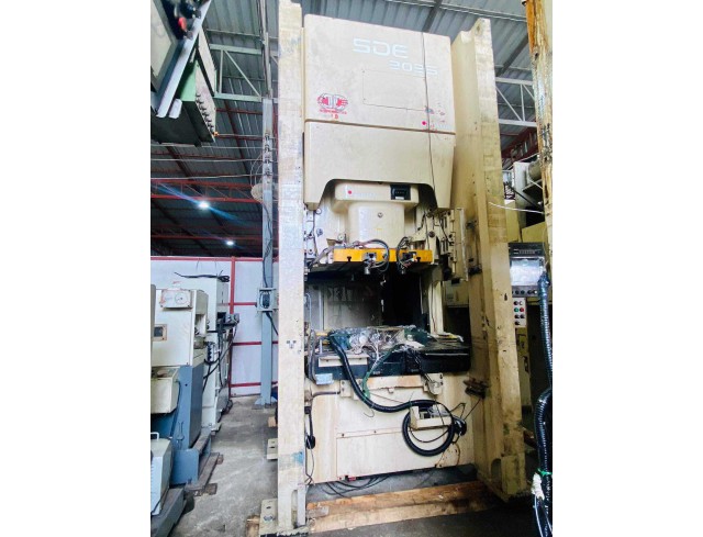 AMADA 200 ton ปี 2014 เครื่องนำเข้า AMADA 200 ton ปี 2014 เครื่องนำเข้า