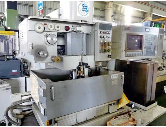 cnc wire cut Work table size: 690x530 mm Model: DWC-110SZ Year: 1992