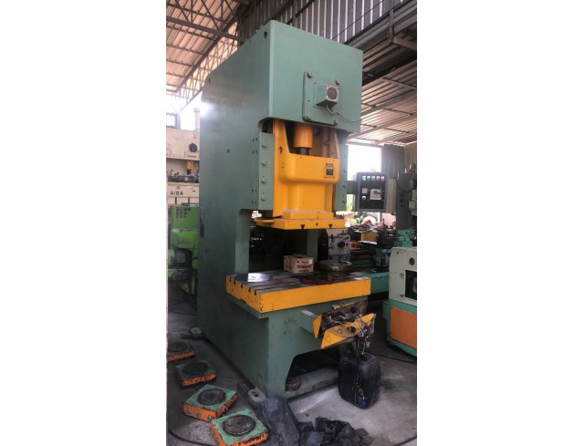 PRESS MACHINE 110 TON KOMATSU ปี1997 (2 UNIT)