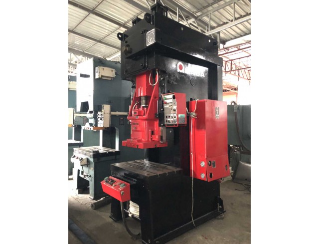 USED PRESS MACHINE 80 TON     Brand :  AMADA    Model :  TP-80C-X2
