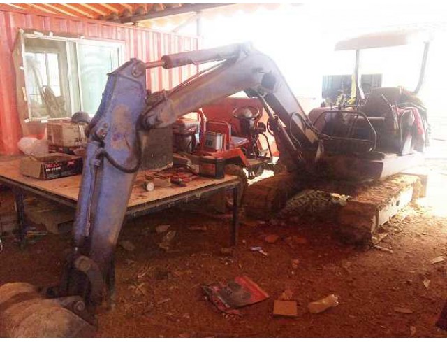 ขายด่วน!!! รถแบ็กโฮ (backhoe) ฮิตาชิ สภาพใหม่ 