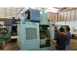  "Mitsui Seiki" Cnc Machining Center Year 1991 Model: VT-3A Control  Mitsubishi Meldas 300 Work table size: 1,100x550 mm X axis travel: 700 mm Y axis travel: 450 mm Z axis travel: 450 mm 