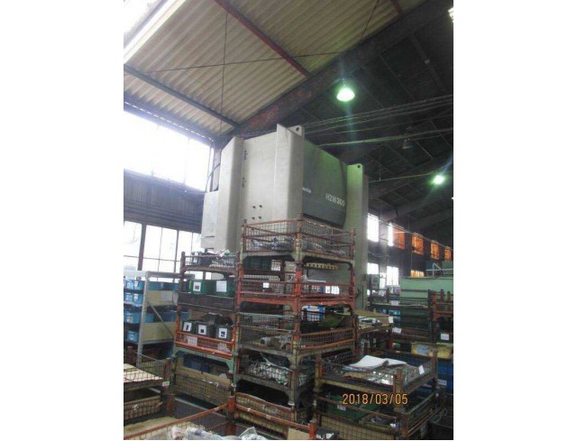  "Komatsu"  servo press  Year 2010  stroke length: 350 stroke number 30 min die height 600 slide adjustment amount 200 slide size: 2100 x 900 table 2400 x 1200 