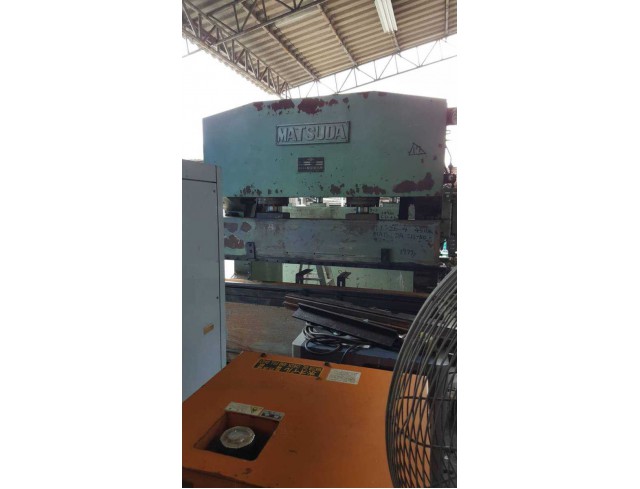  "Matsuda" Press Brake Model CII-110 Year 1977 Capacity 110 Ton x 2,000 mm. Weight 4.5Tons 