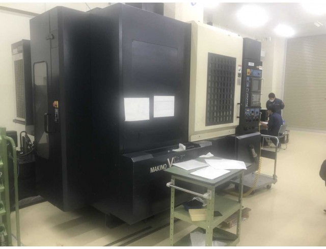  "Makino" Cnc Machining Center Year  1997 Model  A55 Control  Professional 3 (Fanuc 16iMB) Work table size: 1,000x500 mm X axis travel: 900 mm Y axis travel: 500 mm Z axis travel: 450 mm Spindle :  Bt-40 Spindle speed: 50~14,000 rpm 
