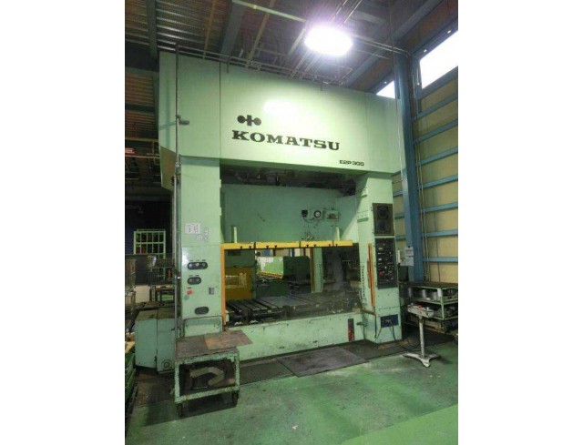 Komatsu"  300ton E2P 300  S：450, 15～30spm DH: 620, slide adjustment amount: 350 bolster size: 2500 * 1300 * 210 slide dimension: 2500 * 1300