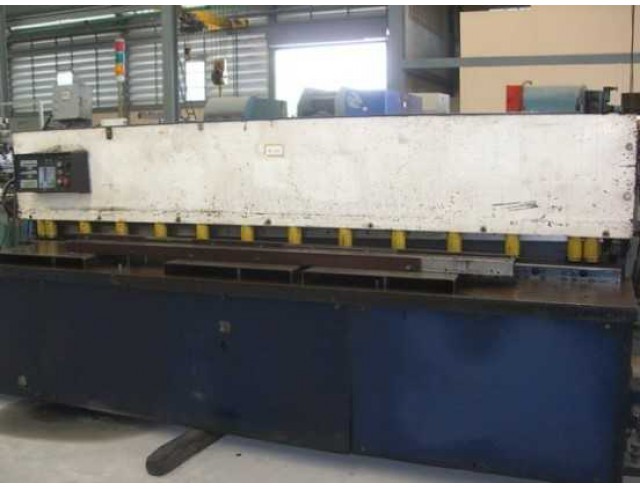  เครื่องตัด Komatsu10ฟุต ตัด 4 มิล ชมรอก-เครน-เครื่องจักรอีกนับ1,000รายการwww.paholgroup.com