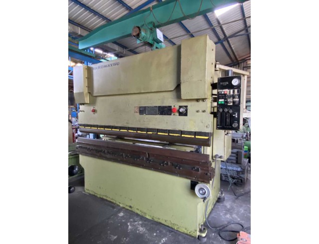 ขายเครื่องพับ KOMATSU PHS-110 ขนาด 8ฟุต พับหนา 6มม. มีแบคเกจหลัง ราคา 315,000 บาท