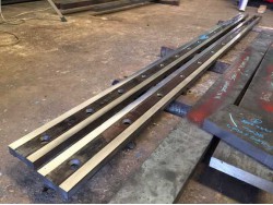 รับผลิตรับซ่อม แม่พิมพ์พับโลหะ ร่องพับ ทูลต่างๆของเครื่อง PRESS BRAKE และรับเจียระไนคมใบมีดตัดโลหะของเครื่อง SHEARING รองรับชิ้นงานยาว 4.5 เมตร