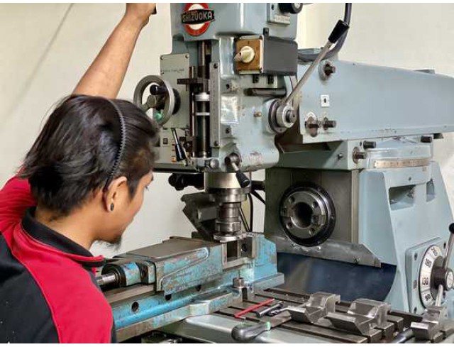 รับบริการงาน กลึง กัด ไส ปาด คว้าน มิลลิ่ง เจียระไน เจาะรู ต๊าปเกลียว งานMachineเหล็กขนาดใหญ่