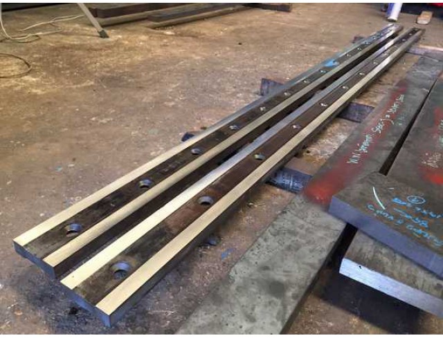 รับทำ ซ่อมมีดพับเหล็ก ร่องพับ ทูลต่างๆของเครื่อง PRESS BRAKE และรับเจียระไนคมใบมีดตัดเหล็กของเครื่อง SHEARING รองรับใบมีดยาว 4.5เมตร