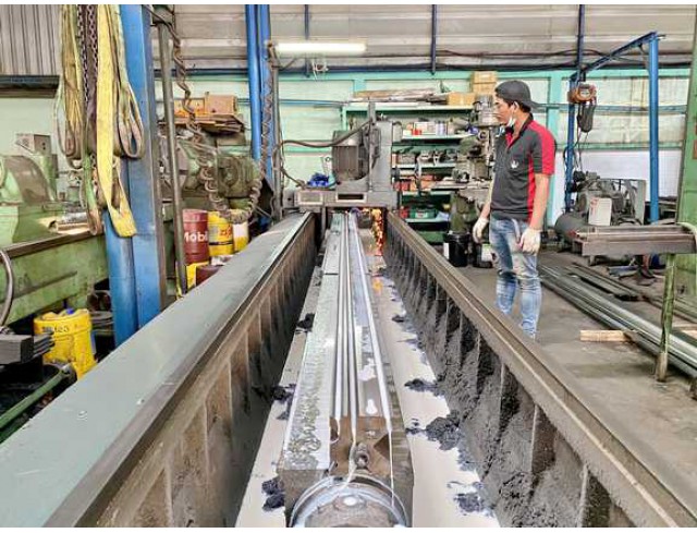 รับบริการงานเหล็กทุกชนิด งานกลึง กัด ไส ปาด คว้าน มิลลิ่ง เจียระไน เจาะรู ต๊าปเกลียว งาน Machine เหล็กขนาดใหญ่