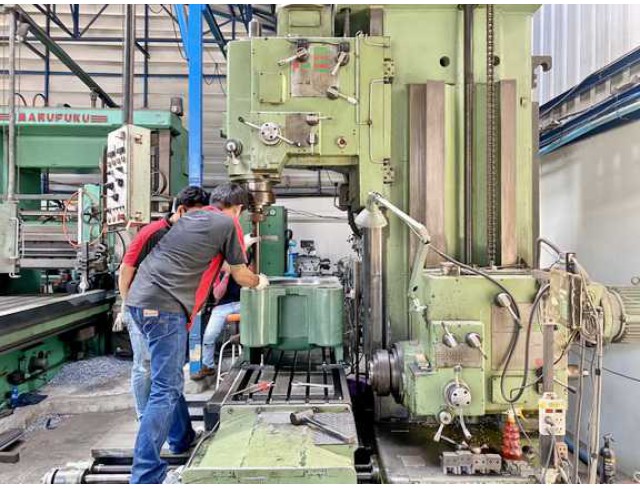 รับบริการงานโลหะทุกชนิด กลึง กัด ไส ปาด คว้าน มิลลิ่ง เจียระไน เจาะรู ต๊าปเกลียว งานMachineโลหะขนาดใหญ่