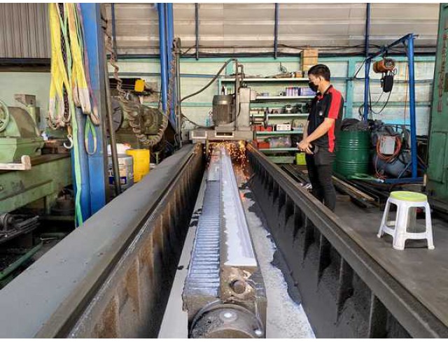 รับบริการงานโลหะทุกชนิด กลึง กัด ไส ปาด คว้าน มิลลิ่ง เจียระไน เจาะรู ต๊าปเกลียว งาน Machine โลหะขนาดใหญ่