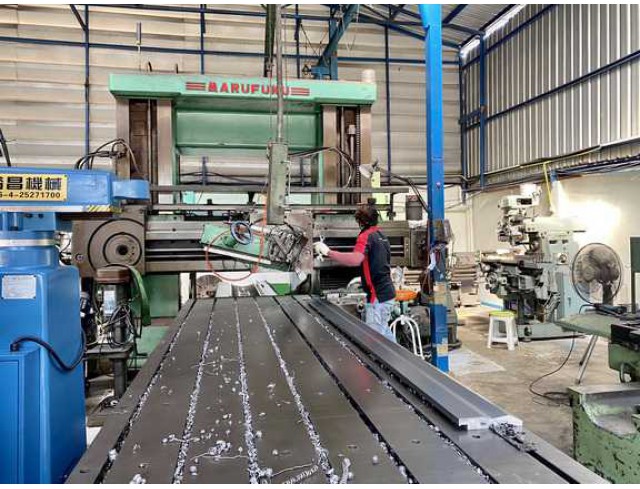 รับบริการงานโลหะทุกชนิด กลึง กัด ไส ปาด คว้าน มิลลิ่ง เจียระไน เจาะรู ต๊าปเกลียว งานแมชชีนโลหะขนาดใหญ่