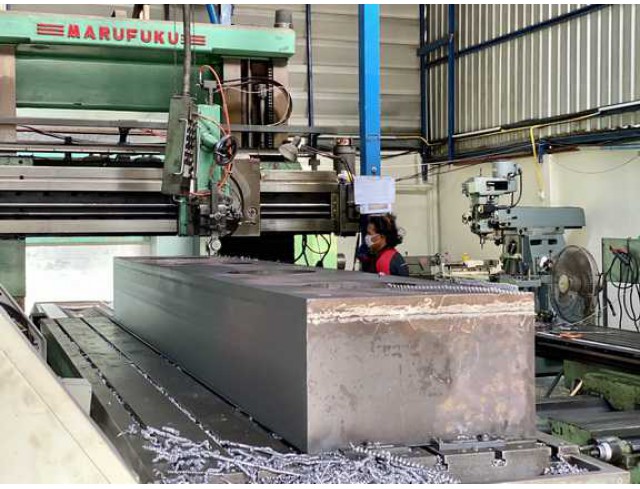 รับบริการงานโลหะทุกชนิด งานกลึง กัด ไส ปาด คว้าน มิลลิ่ง เจียระไน เจาะรู ต๊าปเกลียว งานMachineโลหะขนาดใหญ่