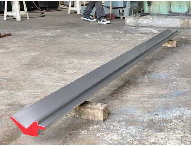 รับผลิตและซ่อม Tooling เครื่องพับเหล็ก PUNCH ร่องพับ V DIE ใบพับเหล็กทุกรูปแบบของเครื่อง PRESS BRAKE รับเจียระไนคมใบมีดตัดเหล็กเครื่อง SHEARING รองรับใบมีดได้ยาวถึง 6เมตร