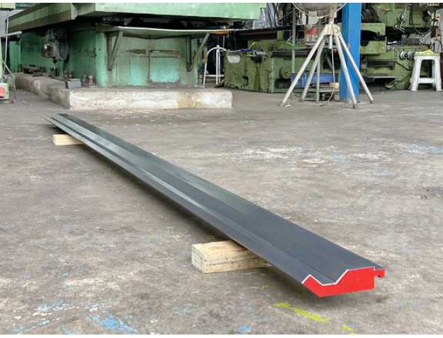 รับผลิตและรับซ่อมงาน Tooling เครื่องพับเหล็ก PUNCH ร่องพับ V DIE ใบพับเหล็กทุกรูปแบบของเครื่อง PRESS BRAKE รับเจียระไนคมใบมีดตัดเหล็ก SHEARING รองรับชิ้นงานได้ยาวถึง 6เมตร