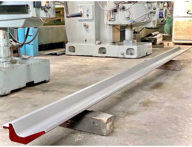 รับผลิต และรับซ่อมชุด Tooling เครื่องพับเหล็ก PUNCH ร่องพับ V DIE ใบพับเหล็กทุกรูปแบบของเครื่อง PRESS BRAKE รับเจียระไนคมใบมีดตัดเหล็กเครื่อง SHEARING รองรับใบมีดได้ยาวถึง 6เมตร