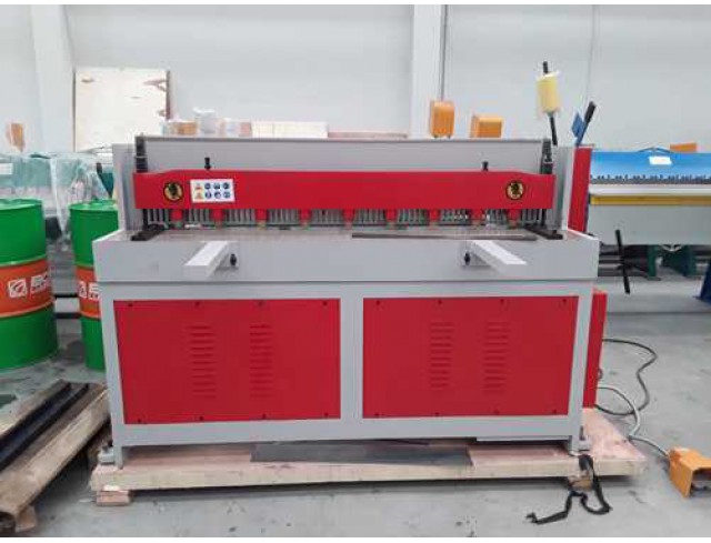 เครื่องตัดไฟฟ้าระบบมอเตอร์เกียร์ ตัดได้หนา 3-4 มม. กำลังมอเตอร์ 3-4 kW