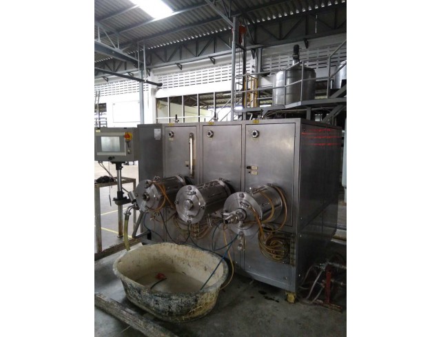 เครื่องฉีดโฟมยาง Hansa