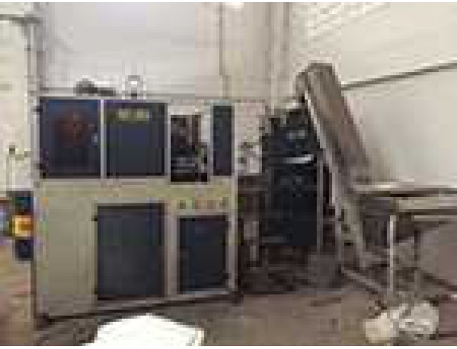 ขายเครื่องเป่าขวด PET พร้อมปั็มสกรู