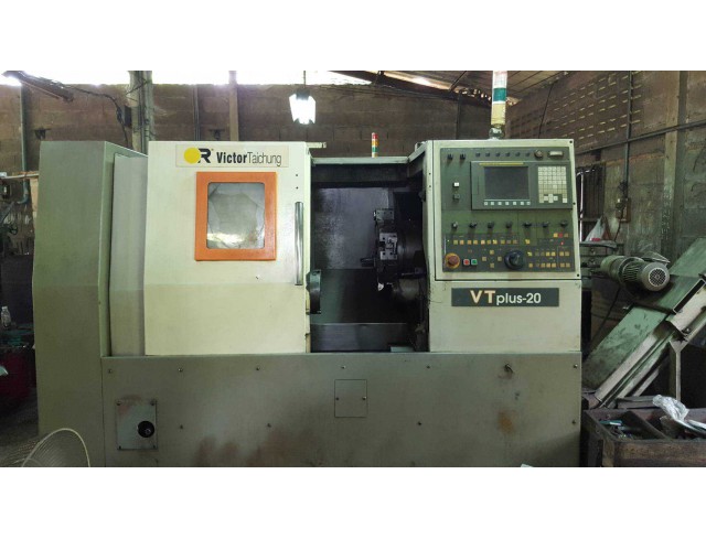 เครื่องกลึง VICTOR  CNC Lathe MODEL  VT Plus – 20 , SERIES  NO : S1-1928     CNC SYSTEM : FANUC  Oi – TC