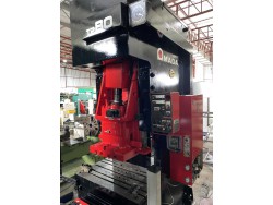 เครื่องปั๊ม Amada  80Ton 