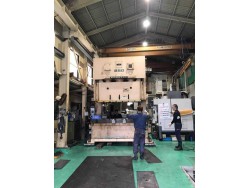 เครื่องปั๊มมือสอง Komatsu 250 ตัน 