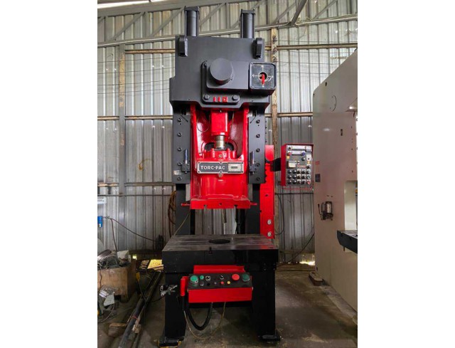 เครื่องปั๊ม110ตัน เครื่องเพลส AMADA 110 Ton