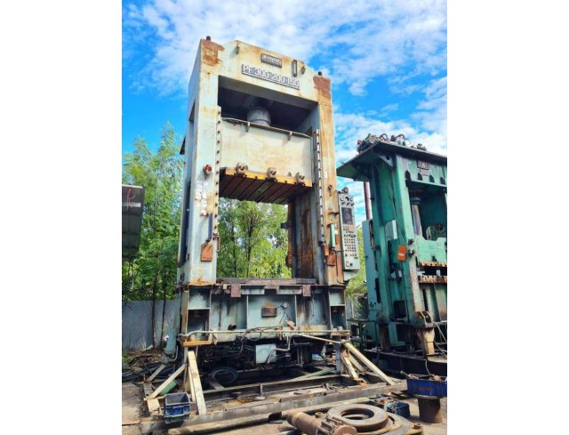   เครื่องDie spot Amino 300 ton 