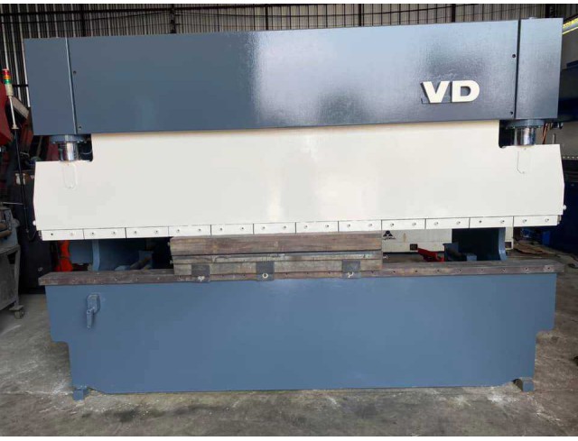 เครื่องพับ LVD 10 ฟุต