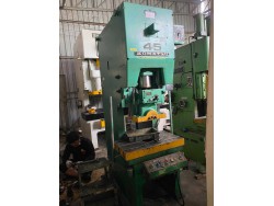 เครื่องปั้ม  45 ton