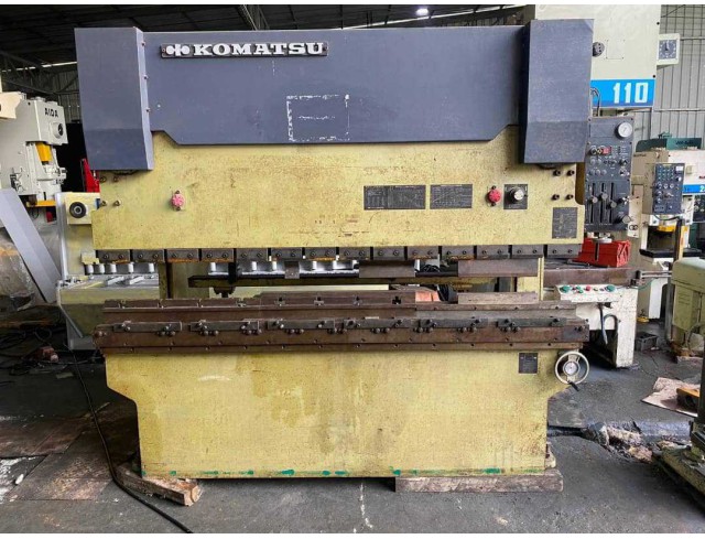เครื่องพับ Komatsu  110 ton