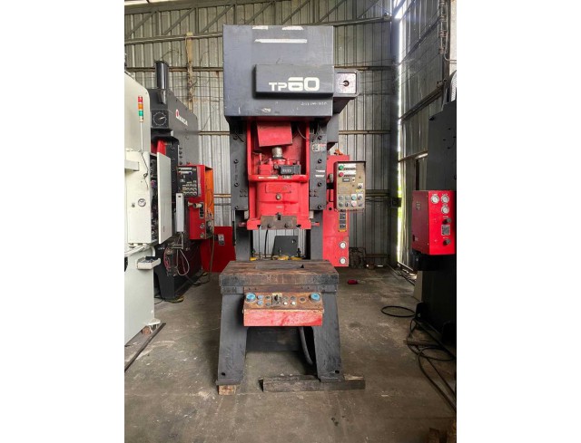เครื่องปั้ม AMADA 60 ton