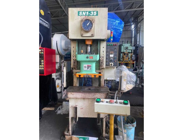 เครื่องปั้ม SEYI 35 ton ปี 2000.9